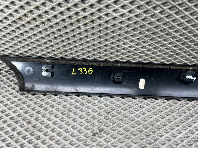 Накладка стойки лобового стекла Land Rover Range Rover Sport (L320, 2011г.)