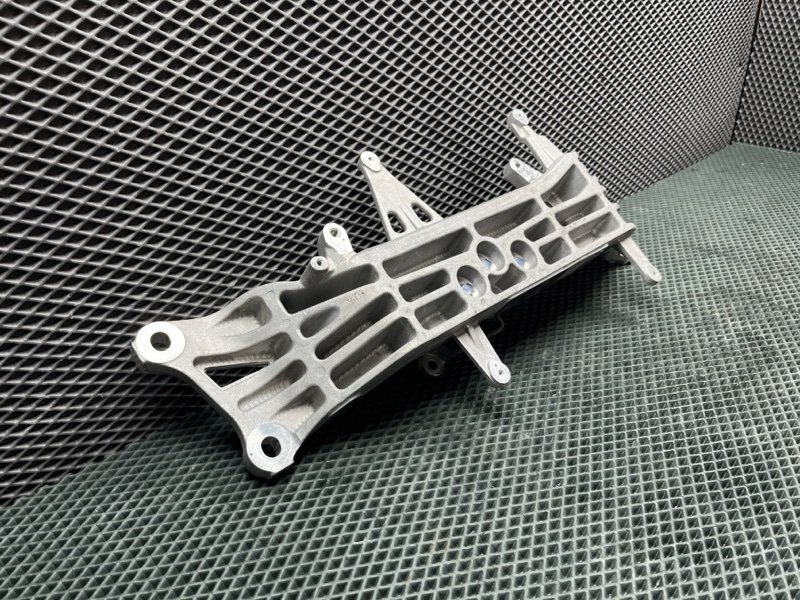 Кронштейн АКПП Land Rover Range Rover Sport (L461, 2025г.)