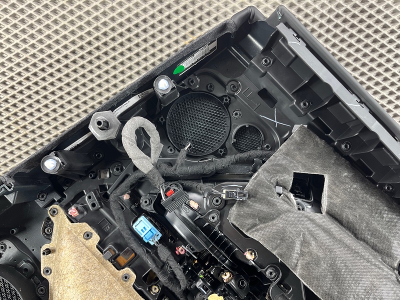 Обшивка двери Land Rover Range Rover Sport (L461, 2024г.)