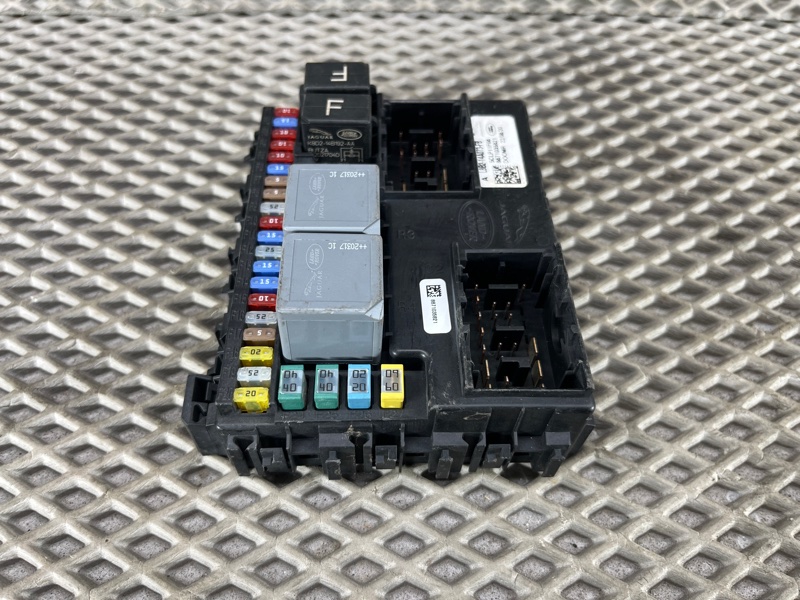 Блок предохранителей Land Rover Defender (L663, 2020г.)