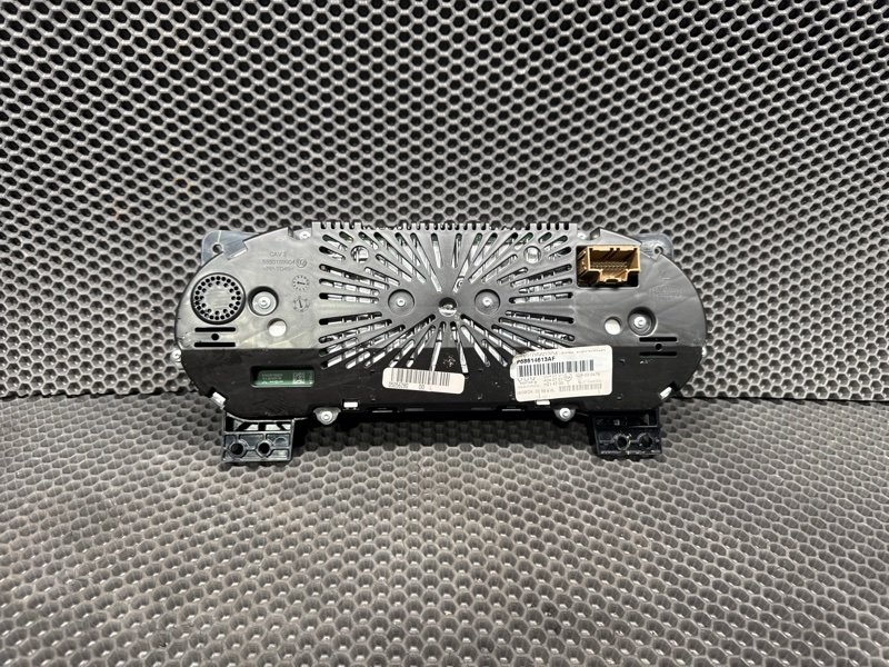 Панель приборов (щиток) Jeep Wrangler (JL, 2025г.)