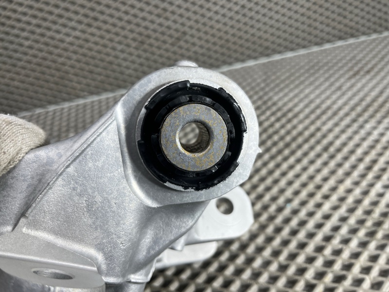Кулак Land Rover Range Rover Sport (L461, 2024г.)