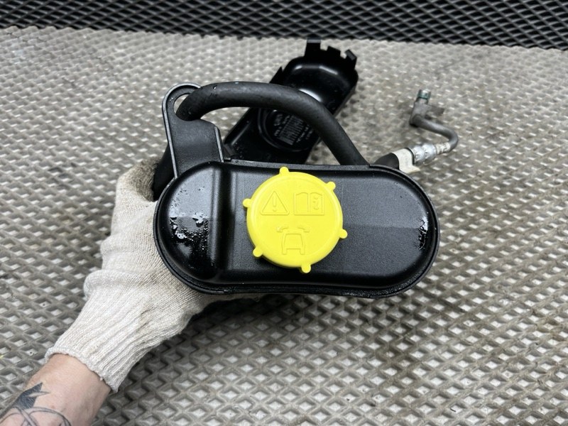 Бачок антикрена Land Rover Range Rover Sport (L494, 2020г.)
