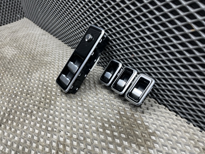 Кнопка стеклоподъемника Land Rover Range Rover Sport (L494, 2020г.)