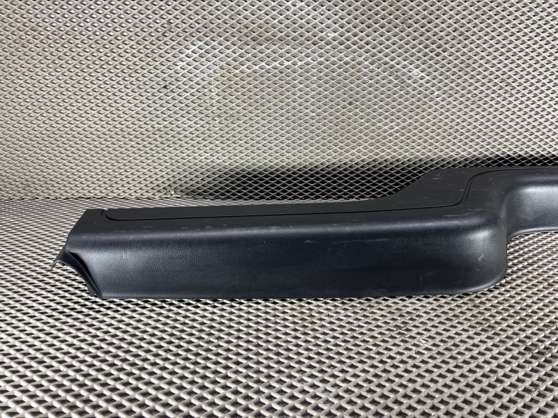 Обшивка крышки багажника Land Rover Discovery 4 (L319, 2015г.)