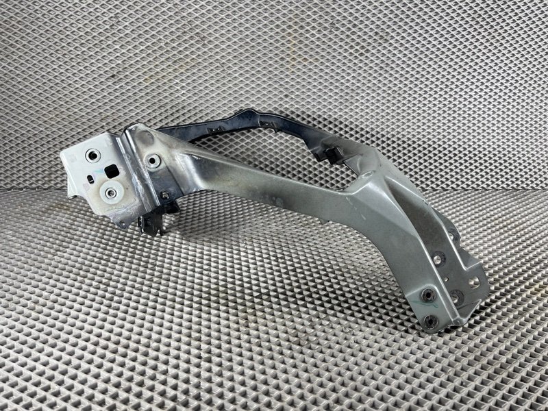 Крепление фары (кронштейн фары) Land Rover Defender (L663, 2020г.)