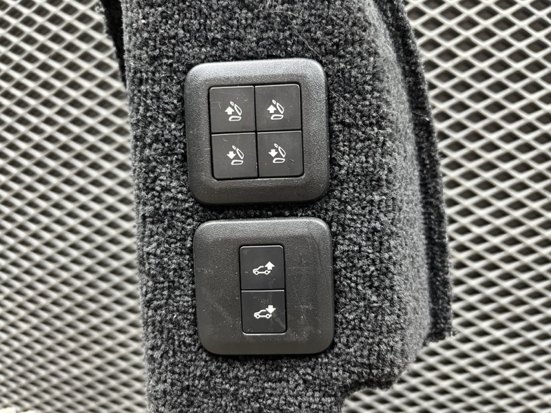 Обшивка отсека багажника с кнопками Land Rover Range Rover (L405, 2019г.)