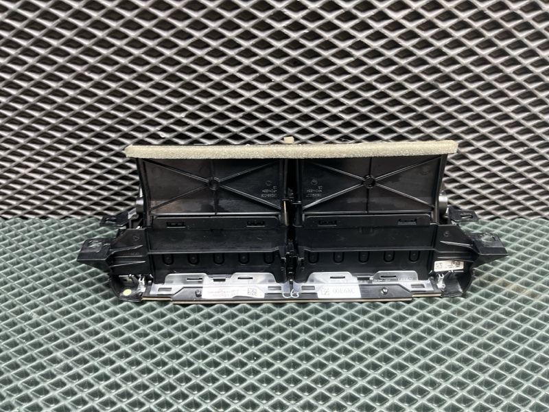 Дефлектор обдува салона центральный Land Rover Range Rover (L405, 2016г.)