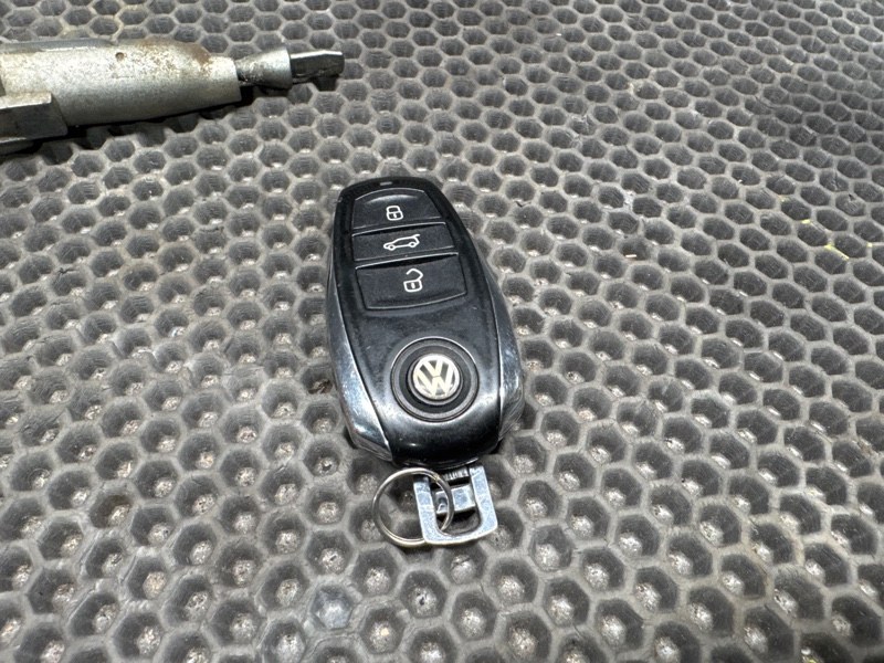Комплект личинка замка и ключ Volkswagen Touareg (NF, 2014г.)