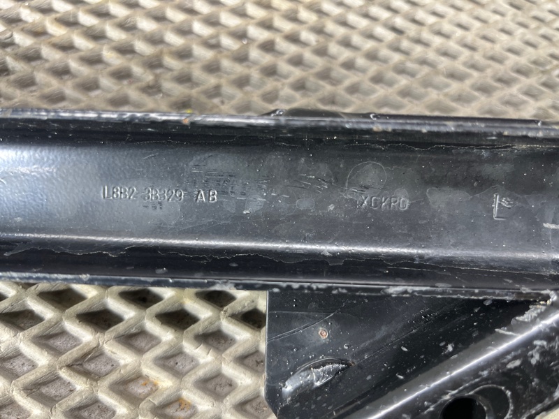 Распорка кузова Land Rover Defender (L663, 2020г.)