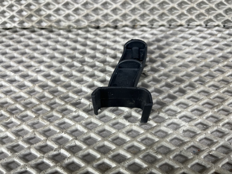 Держатель направляющей стекла Land Rover Range Rover Sport (L461, 2024г.)
