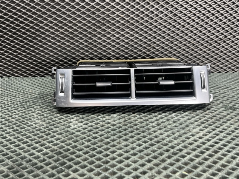 Дефлектор обдува салона центральный Land Rover Range Rover Sport (L494, 2015г.)