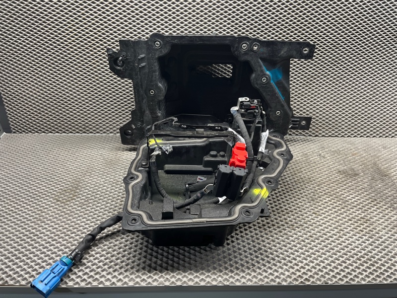 Короб аккумулятора Land Rover Range Rover Sport (L461, 2024г.)