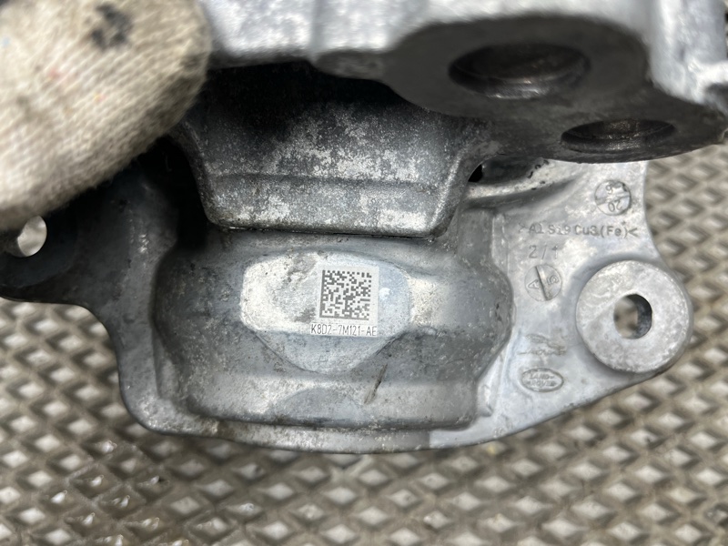 Опора двигателя Land Rover Discovery Sport (L550, 2020г.)