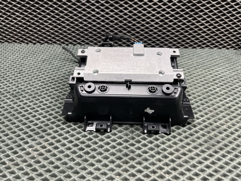 Блок беспроводной зарядки Land Rover Range Rover Sport (L461, 2025г.)