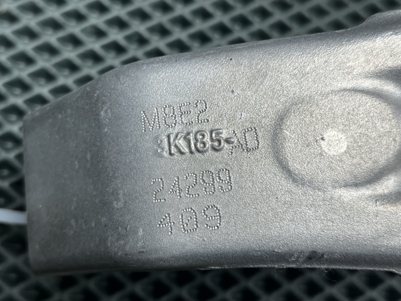 Кулак Land Rover Range Rover Sport (L461, 2025г.)