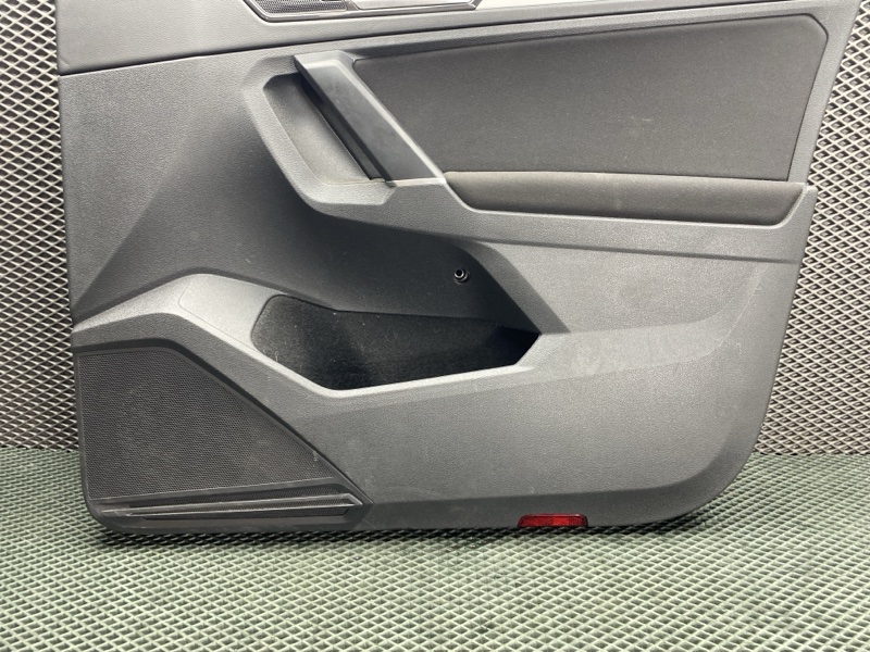 Обшивка двери Volkswagen Tiguan (MK2, 2018г.)