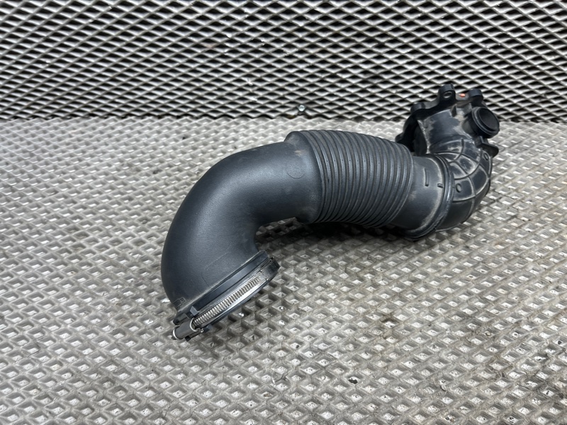 Патрубок воздушного фильтра Land Rover Discovery Sport (L550, 2017г.)