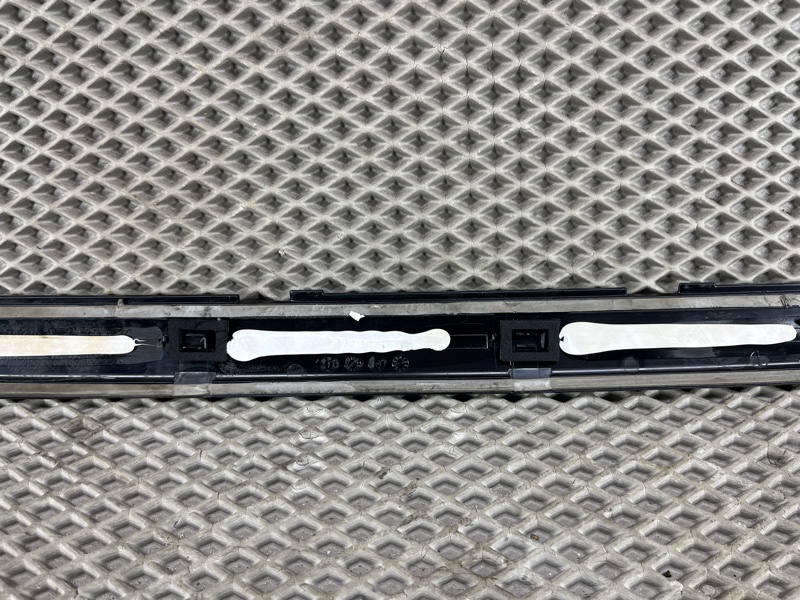 Крепление накладки лобового стекла Land Rover Range Rover Sport (L461, 2024г.)