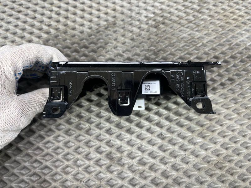 Кнопка стеклоподъемника Land Rover Range Rover Sport (L461, 2024г.)