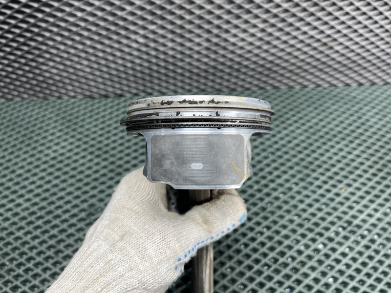 Поршень с шатуном Land Rover Range Rover (L405, 2016г.)