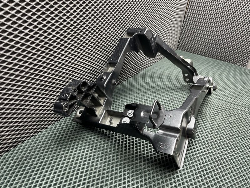 Крепление фары (кронштейн фары) Land Rover Range Rover Sport (L461, 2025г.)