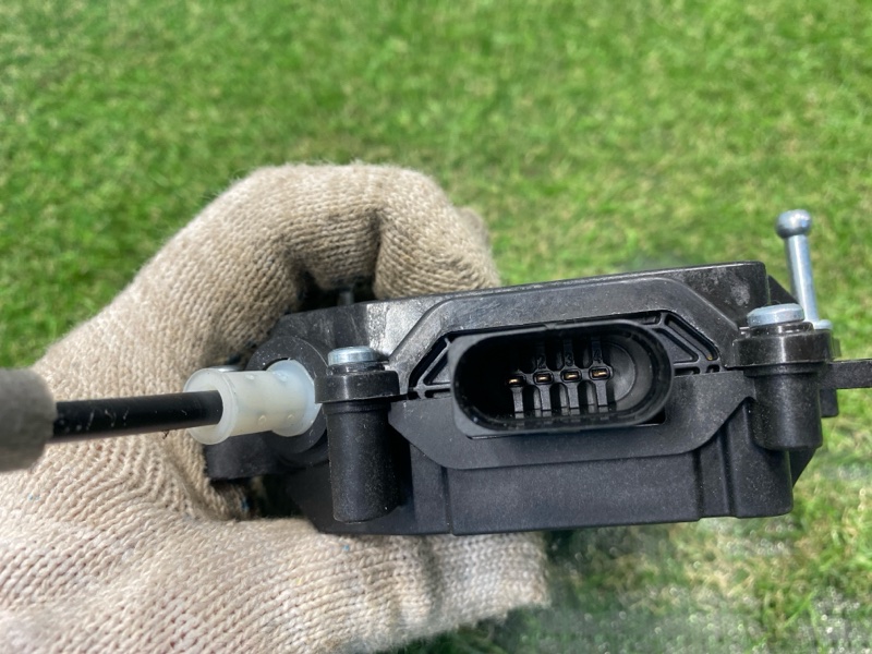 Доводчик двери багажника Land Rover Range Rover (L405, 2020г.)