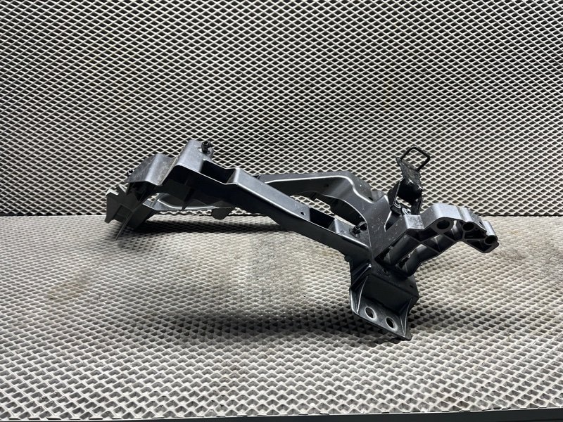 Крепление фары (кронштейн фары) Land Rover Range Rover Sport (L461, 2024г.)