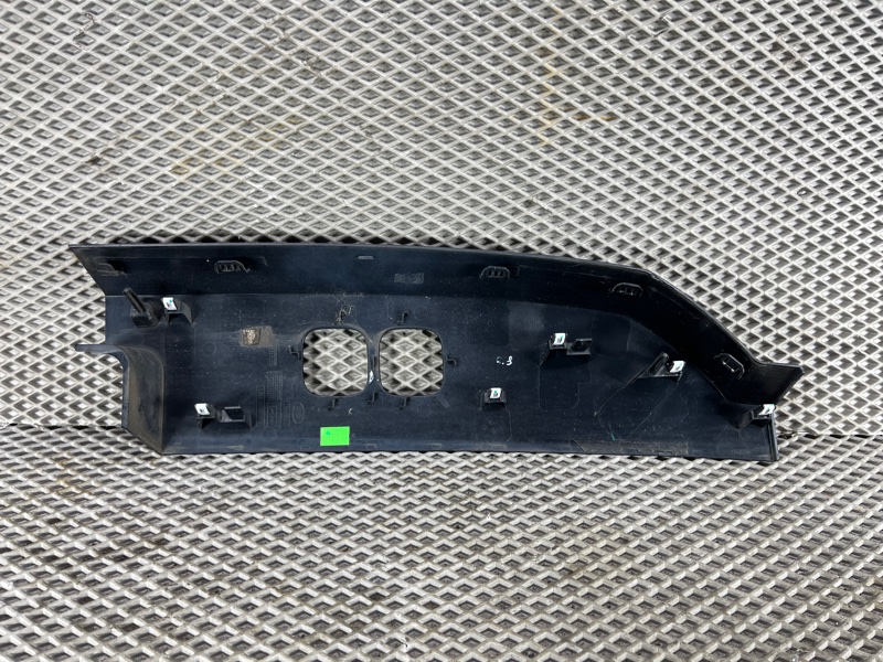 Накладка на фару Land Rover Defender (L663, 2020г.)