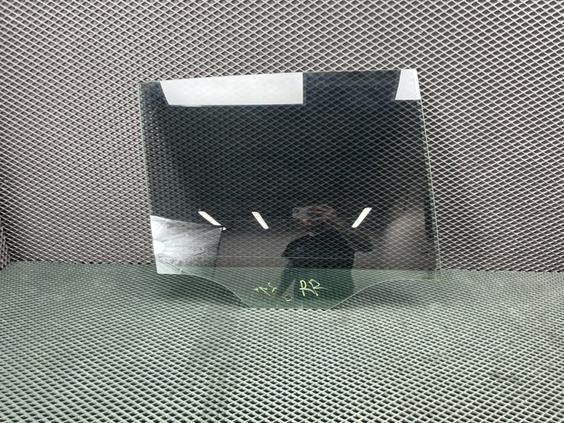 Стекло двери Volkswagen Tiguan (MK2, 2018г.)