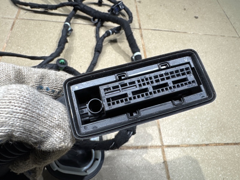Проводка двери Land Rover Range Rover Sport (L461, 2024г.)