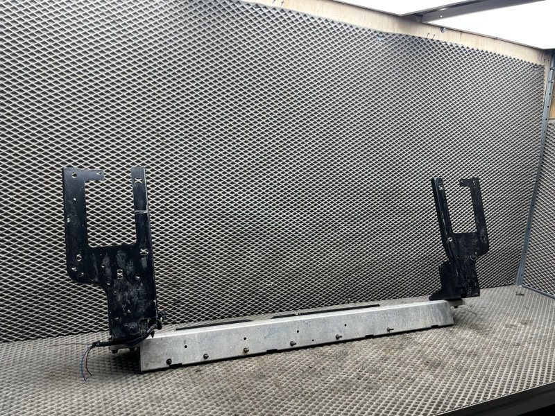 Балка под радиатор Land Rover Discovery Sport (L550, 2020г.)