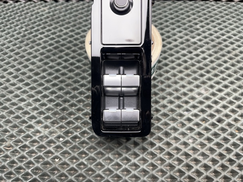 Блок управления стеклоподъемниками Land Rover Range Rover Sport (L461, 2025г.)