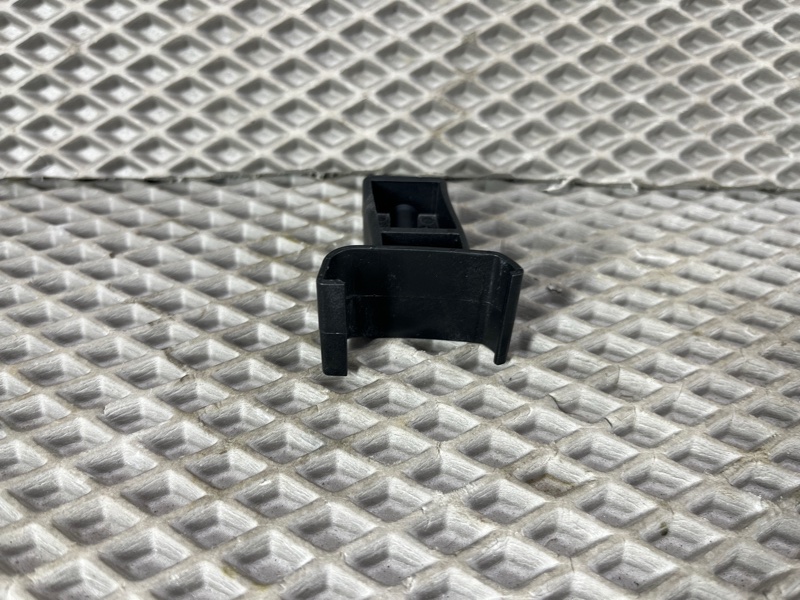 Держатель направляющей стекла Land Rover Range Rover Sport (L461, 2024г.)