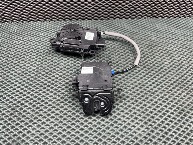 Замок багажника с доводчиком Land Rover Range Rover Sport (L494, 2021г.)