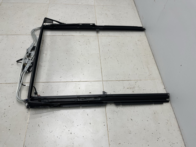 Направляющая шторки панорамы Land Rover Range Rover Sport (L494, 2017г.)