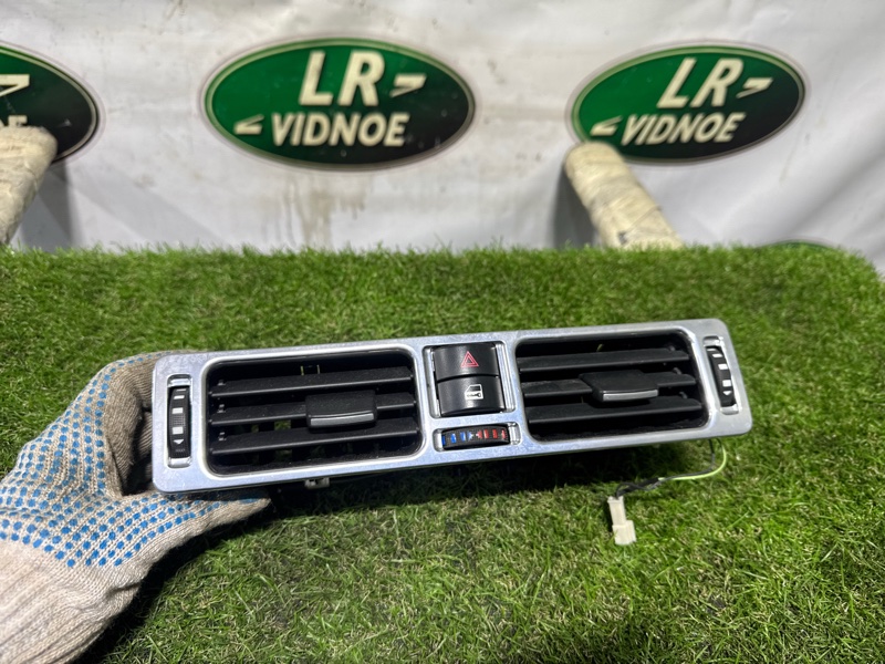 Дефлектор центр Land Rover Range Rover (L322, 2010г.)