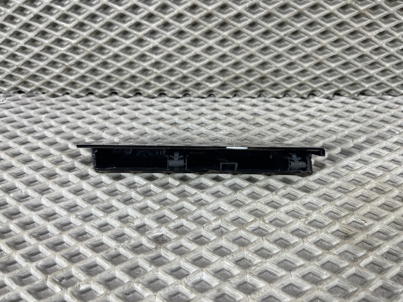 Декоративная накладка торпедо Land Rover Range Rover Sport (L461, 2024г.)