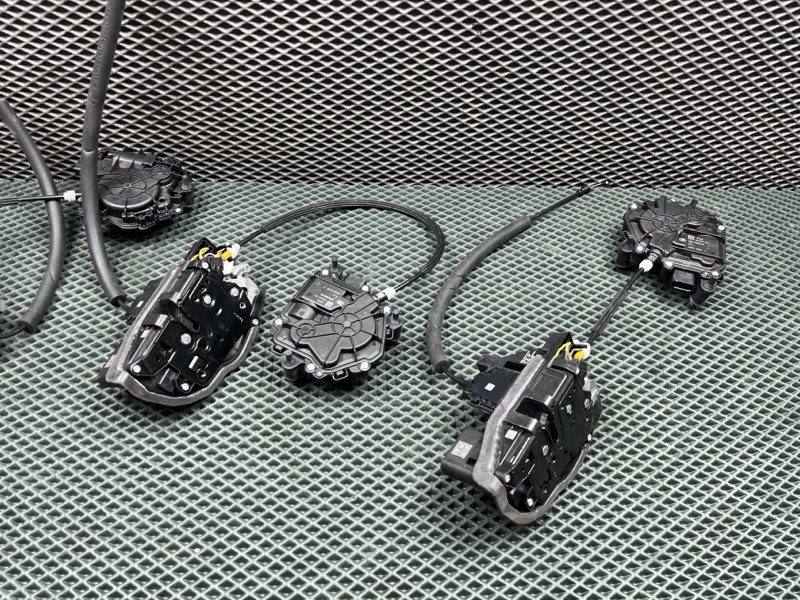 Комплект замков с доводчиками Land Rover Range Rover Sport (L461, 2025г.)