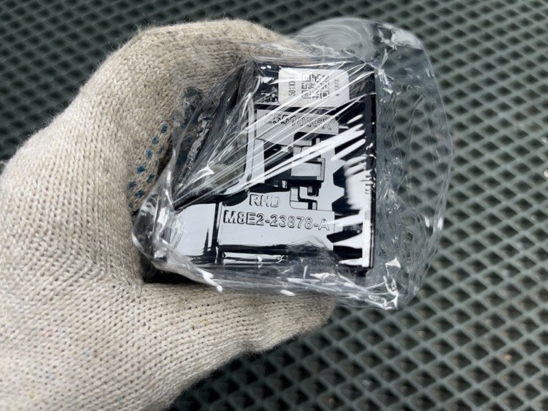 Блок управления стеклоподъемниками Land Rover Range Rover Sport (L461, 2025г.)