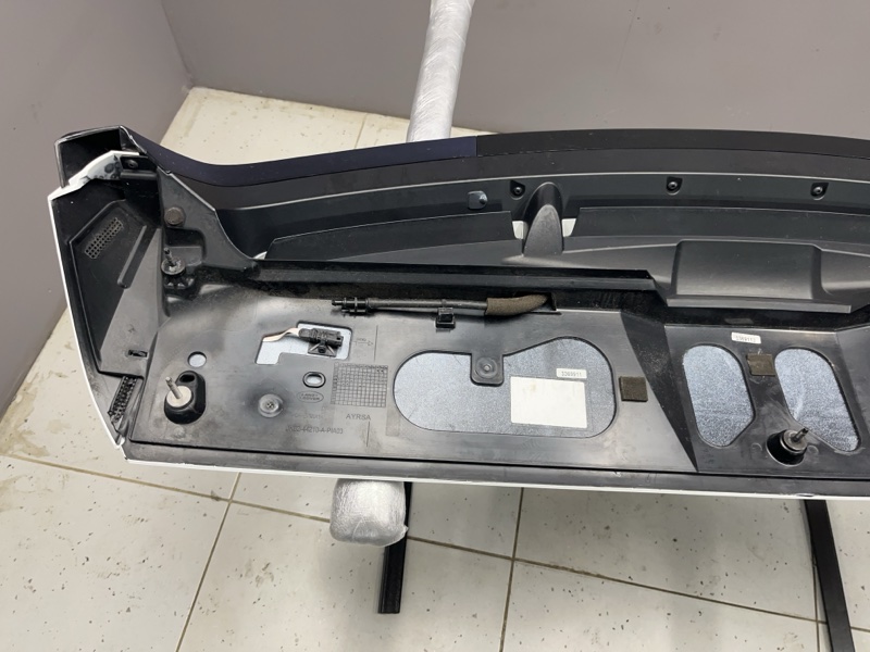 Спойлер крышки багажника Land Rover Range Rover Sport (L494, 2021г.)