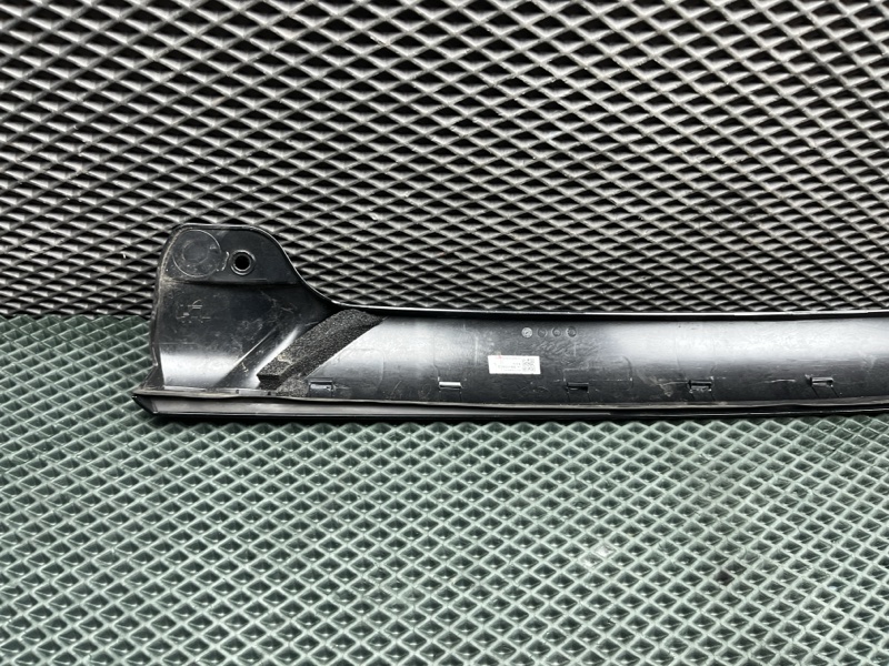 Накладка стойки лобового стекла Land Rover Range Rover Sport (L461, 2025г.)