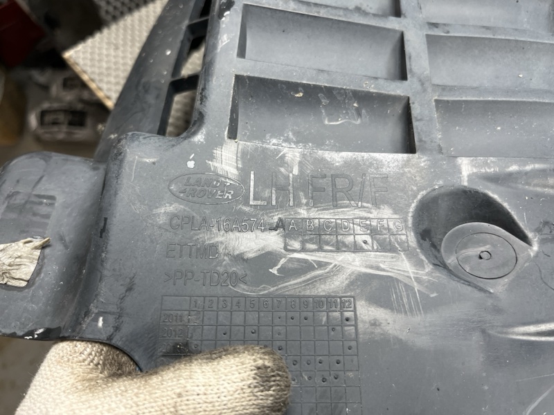 Подкрылок Land Rover Range Rover (L405, 2016г.)