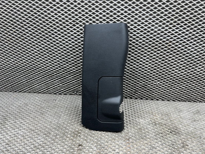 Обшивка центральной стойки Jeep Wrangler (JL, 2025г.)