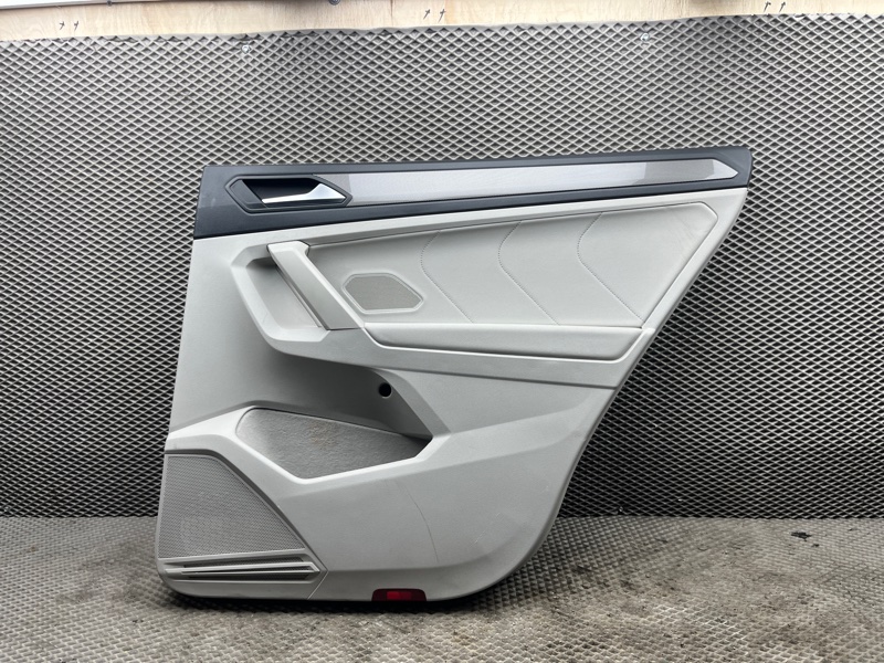 Обшивка двери Volkswagen Tiguan (MBQ, 2023г.)
