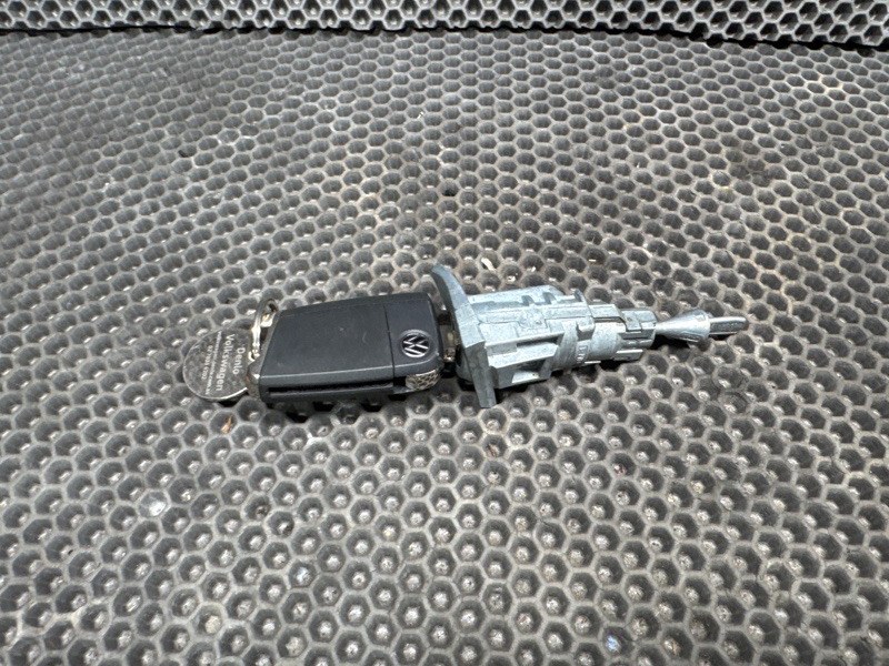 Комплект личинка замка и ключ Volkswagen Tiguan (MBQ, 2023г.)