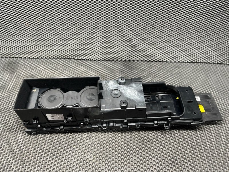 Подстаканник центральный Land Rover Range Rover (L405, 2021г.)