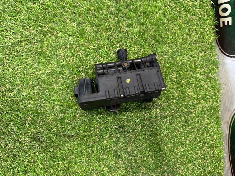 Блок клапанов пневмоподвески Land Rover Range Rover (L322, 2012г.)