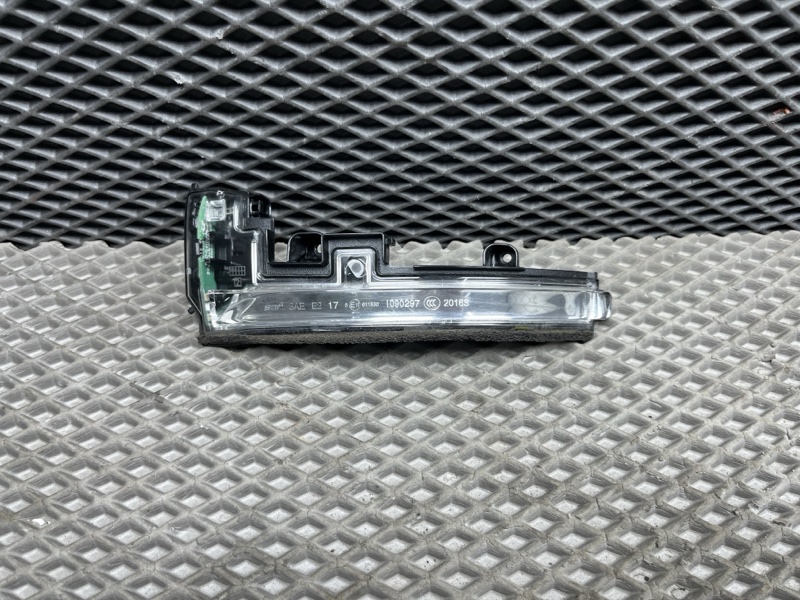 Повторитель поворота в зеркало Land Rover Range Rover (L405, 2021г.)