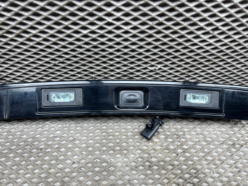 Молдинг крышки багажника Land Rover Discovery Sport (L550, 2017г.)